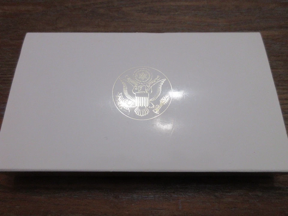 LA 1984 UNITED STATES OLYMPIC $10 GOLD EAGLE COIN XXlll Olympiad BUREAU of MINT - Image 2 of 4