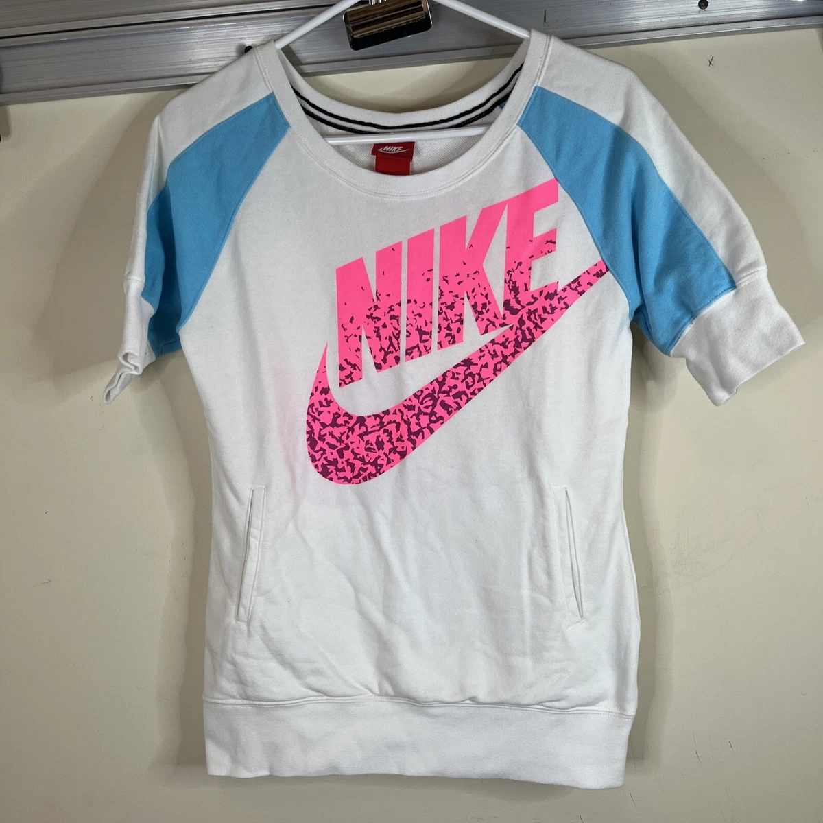 Nike Women s Large Short Sleeve Logo Sweatshirt 90s Retro Style White
