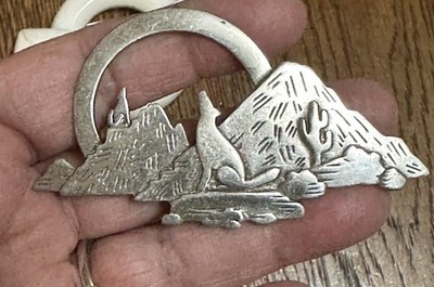 Signed JJ 1988 Pewter Howling COYOTE in Desert With Cactus Sunset Pin Brooch