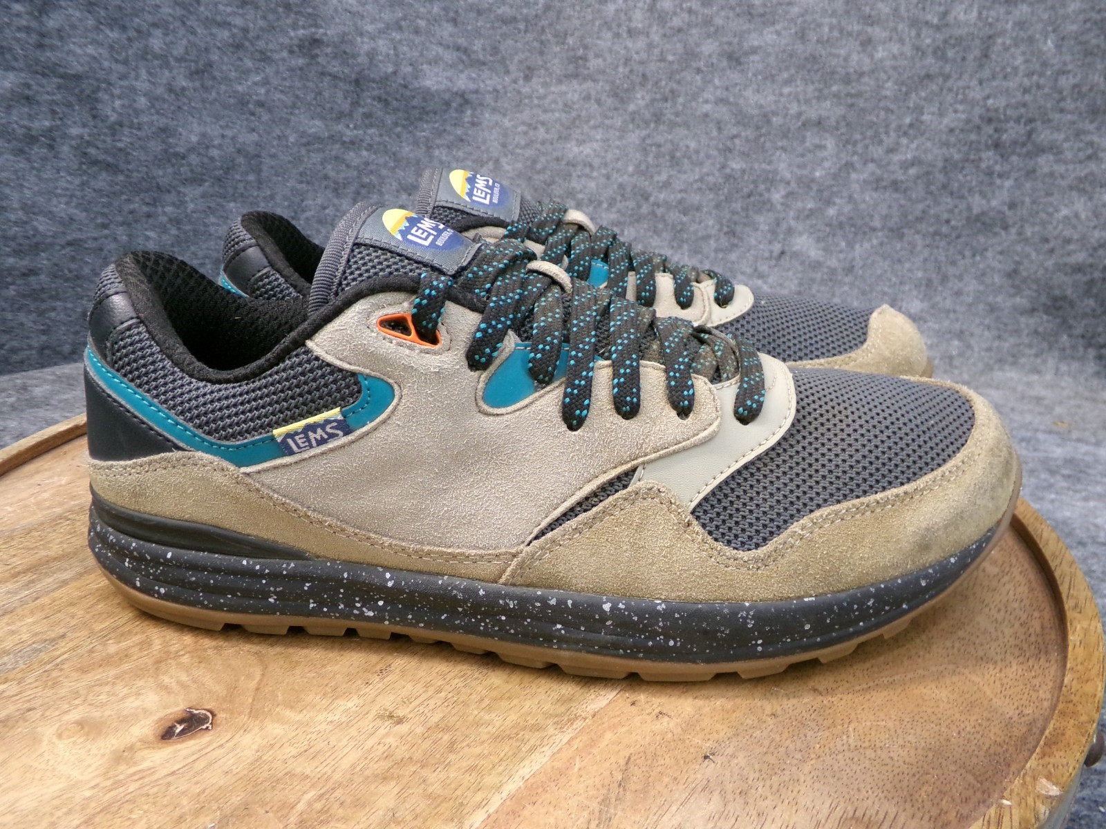 SAOLA Scarpe da corsa sneakers Lems Trailhead da uomo taglia 10 D Desert Khaki in pelle scamosciata a rete