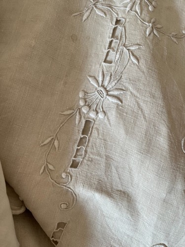 Antique French Linen Sheet - Huge Monogram "BL" - White Embroidery - Scallops - Picture 17 of 19