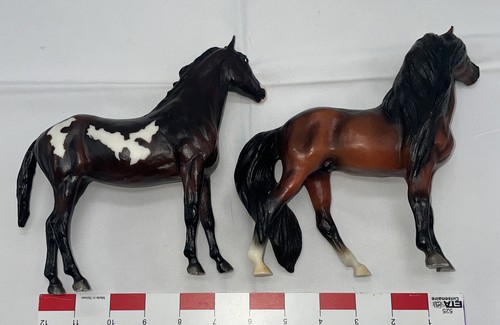 2 Breyer Horses ~ Freedom Mesterno Blood Bay Horse & Dark Bay Tobiano 7” Height - 第 10/10 張圖片