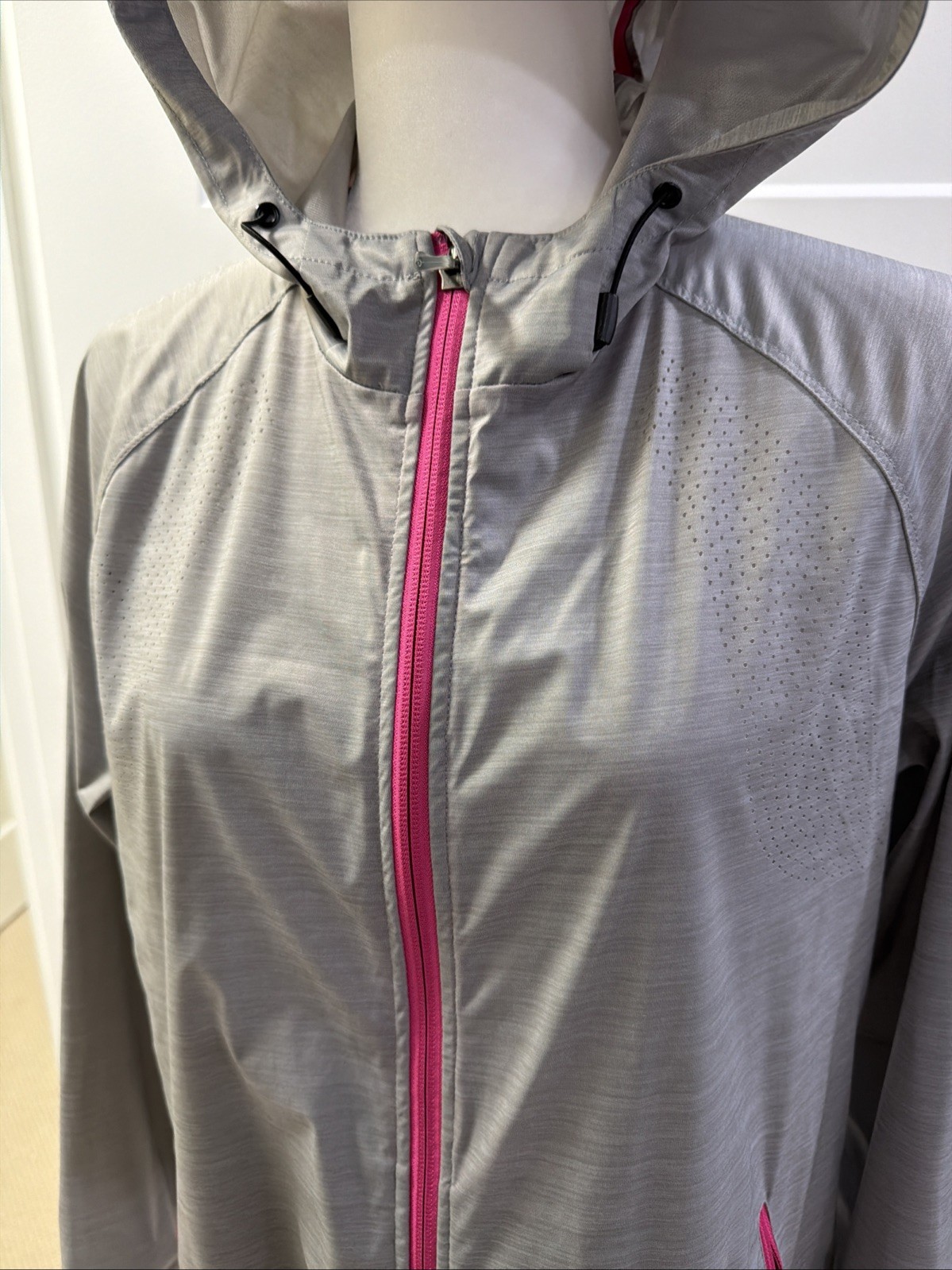 ASICS women’s Zip-up Hooded Running Windbreaker Jacket Water Resist Size L thumbnail 2