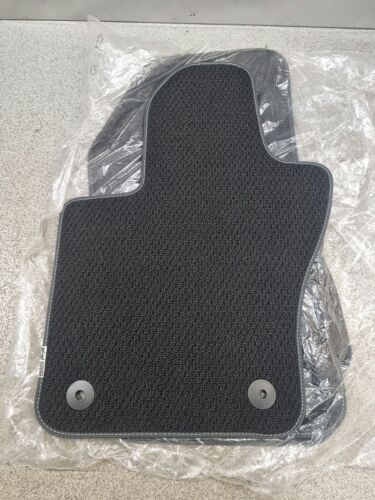GENUINE Jeep Renegade Carpet Mat Set 80th Anniversary 2015- LHD - Picture 1 of 3