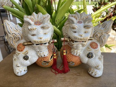 Vintage Kutani Japanese Porcelain Foo Dogs Shishi Lion Statues w/ Swords * XLNT!