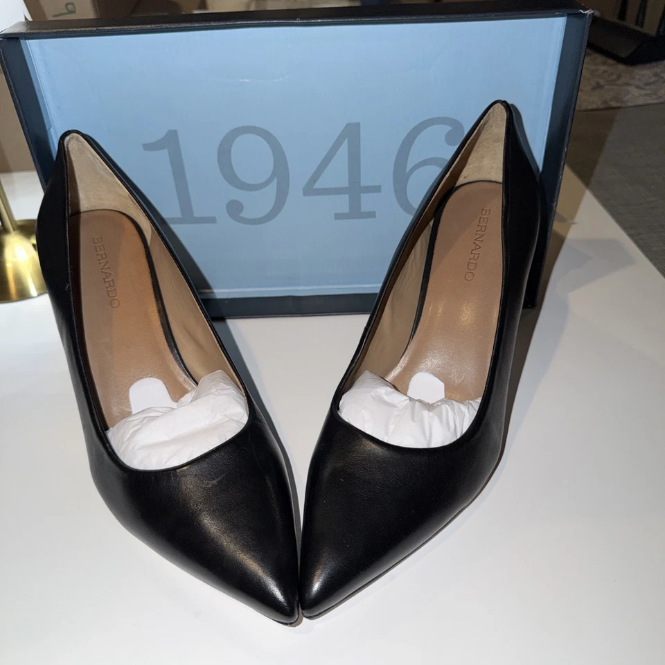 Zapatos de salón Bernardo Giselle puntiagudos negros talla 9 Foto 3 de 4