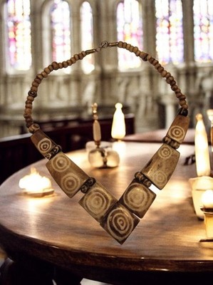 Geschnitzte Knochenkette Kreismotive, Unikat Ethno Schmuck, Metallverschluss