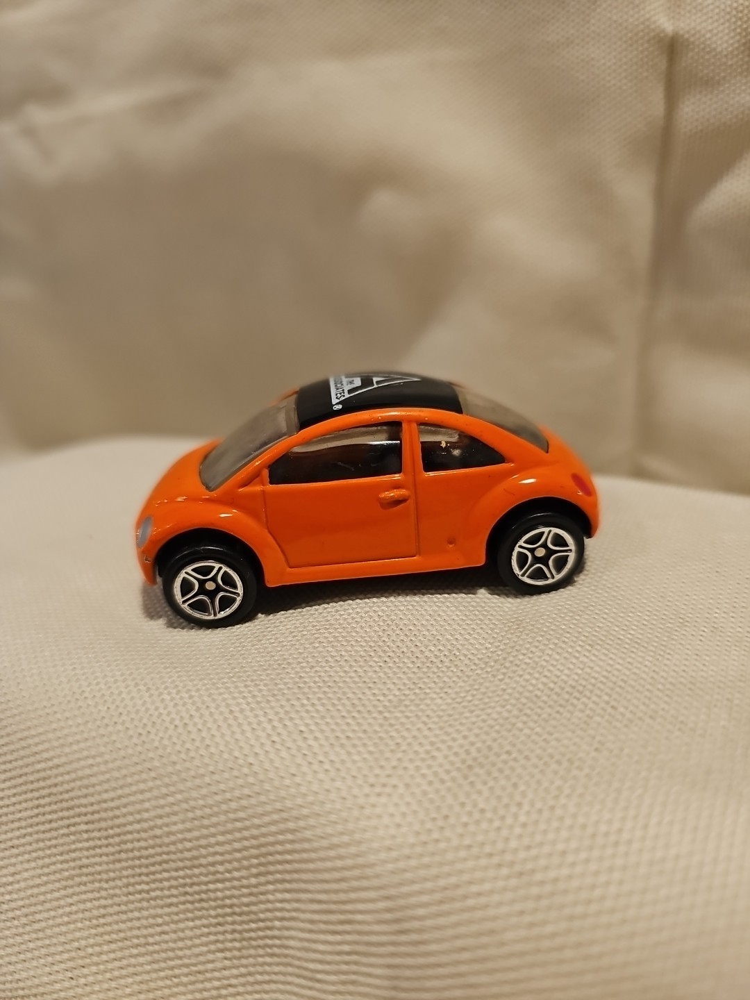 Vintage 1995 Matchbox Volkswagen Concept 1 Diecast Car 1:51 Scale VW Bug Toy