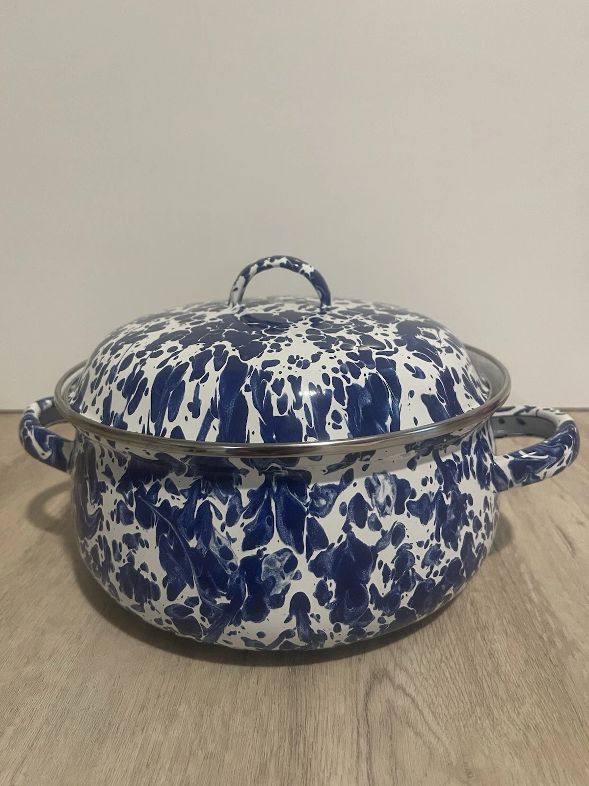 Golden Rabbit Cobalt Blue/White Swirl Enamelware 2.5 QT. Dutch Oven Roaster Pan