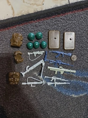 Vintage G.I. Joe action figures pieces lot