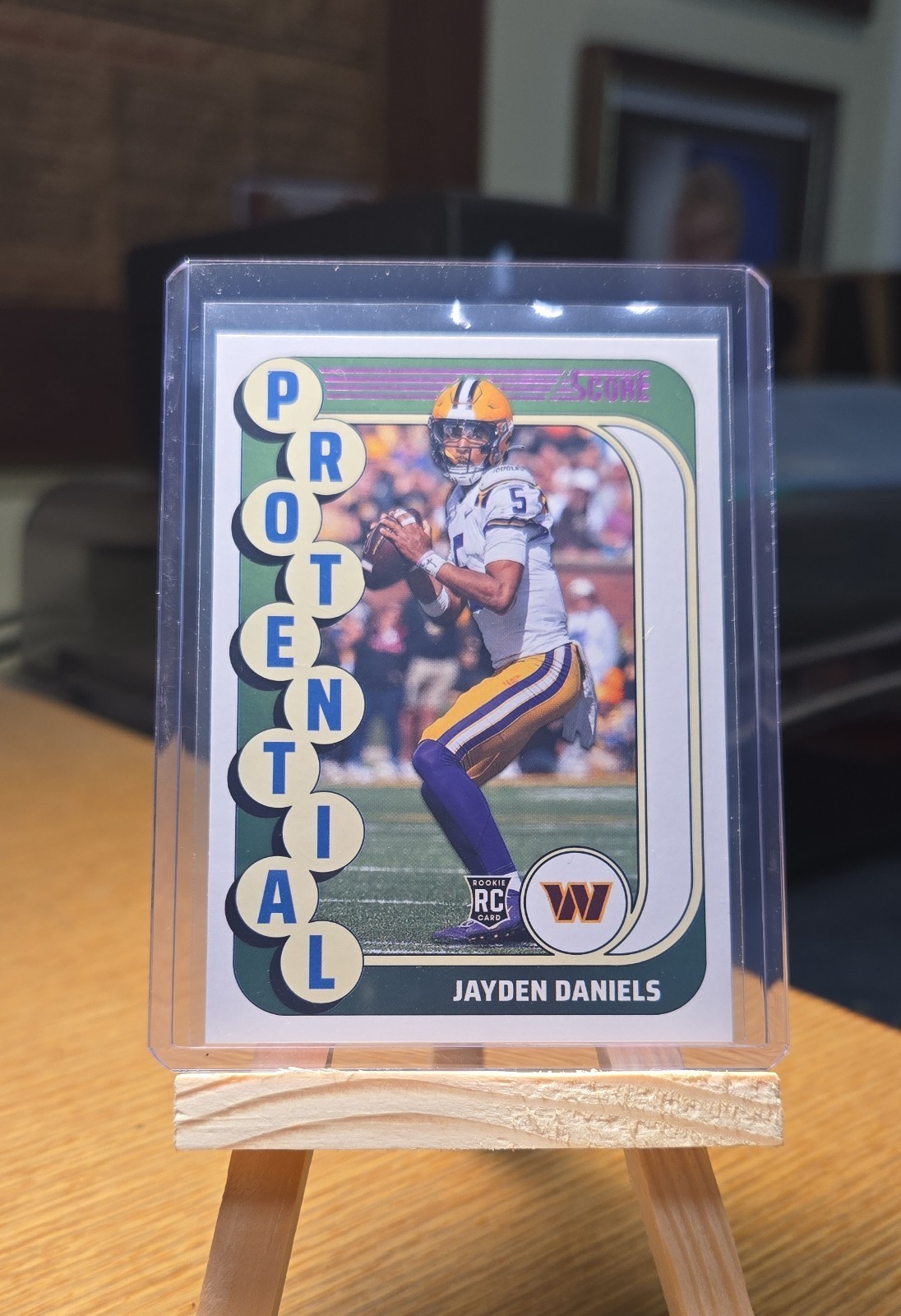2024 Score - Protential Jayden Daniels #3 Pink (RC)