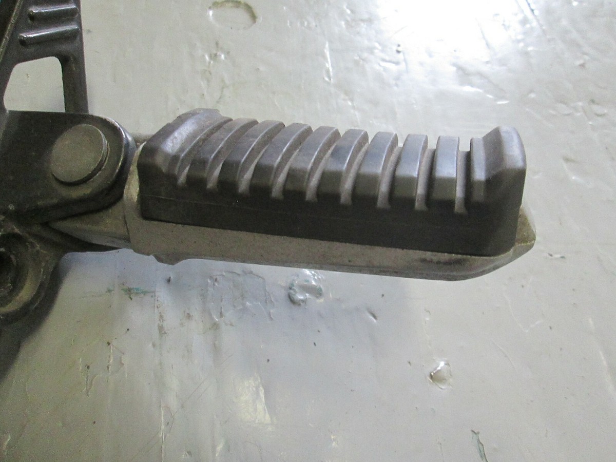 KAWASAKI GPZ750 ( ZX750A ) LEFT HAND MUFFLER STAY BRACKET