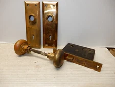 ANTIQUE BRASS RUSSWIN ARTS AND CRAFTS DOOR KNOB LOCKSET 1