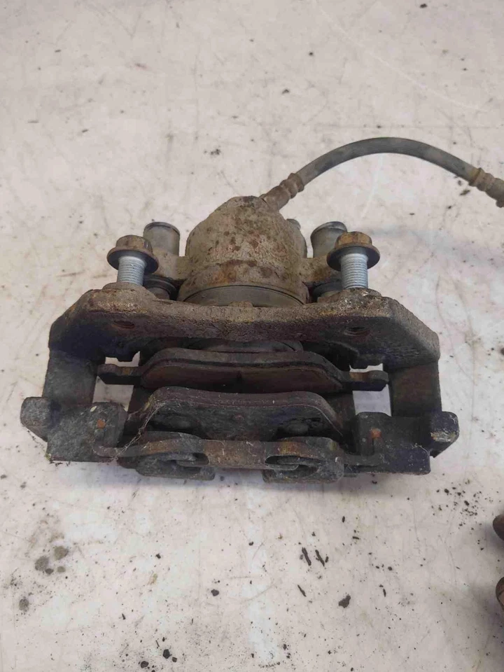 Pinza delantera Ford Escape 2005-08 con soporte lado del pasajero derecho OEM 7L8Z2B120B Foto 2 de 2