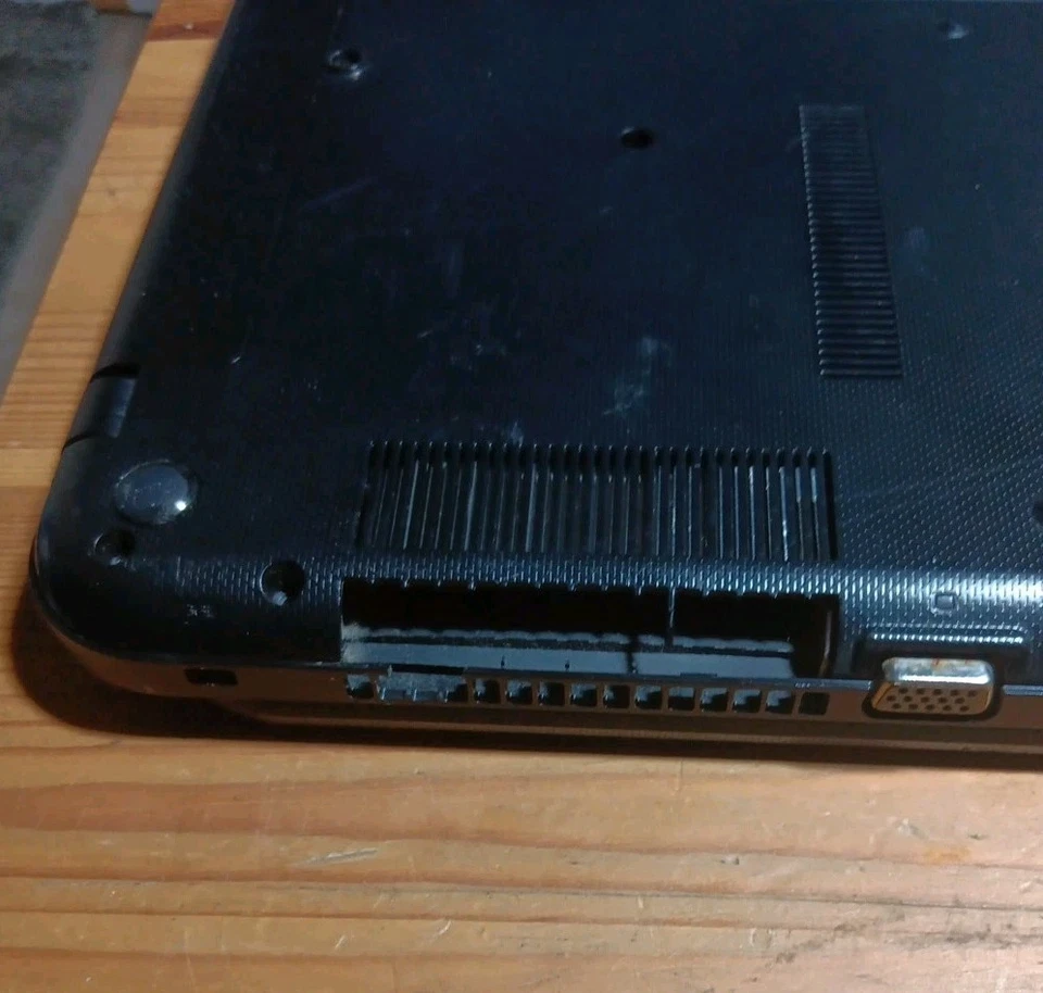 Toshiba Satellite C50D-B-140 BLACK. Celeron N2830.  250gb. 8gb Ram.  Read Pls. - Image 4 of 4