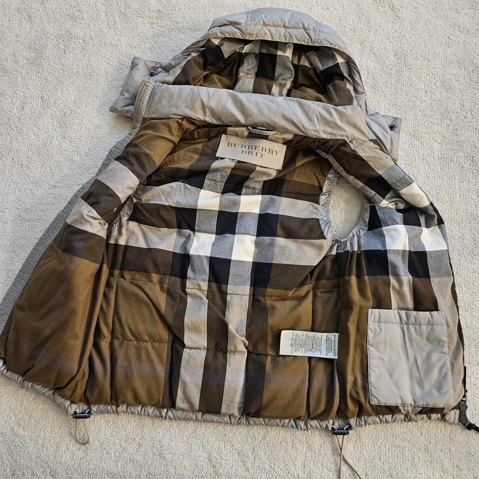 Chaleco acolchado Burberry Brit para hombre talla M color crema con capucha extraíble Foto 2 de 4
