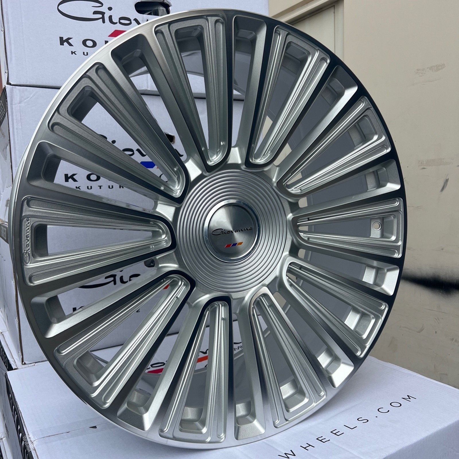 (4) 24X10 GIOVANNA TRENTO SILVER MACHINED RIM (5X120) RANGE ROVER ROLLS ROYCE X7