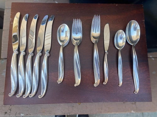 VINTAGE 25 Piece Swan Lake By International Sterling Silver Flatware Set W/Chest