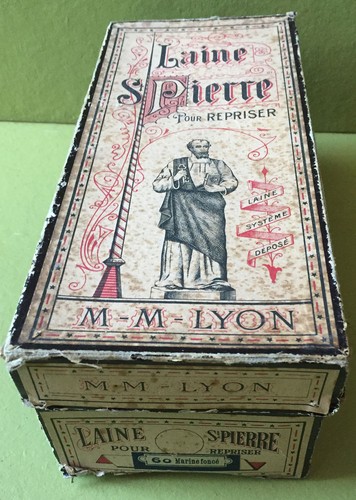 1 BOITE LAINES ST PIERRE M-M-LYON POUR REPRISER + DIVERSES PELOTES A L'INTERIEUR - Foto 1 di 7