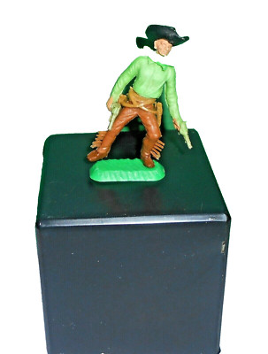 NARDI COWBOY SOLDIERS WITH 2 REVOLVERS AND GREEN SHIRT 