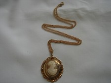 VINTAGE GENUINE  SHELL CAMEO  PENDANT GOLD TONE  CHAIN NECKLACE FREE SHIPPING