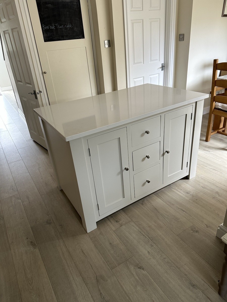 Kitchen Island Breakfast Bar With Quartz Worktop UK