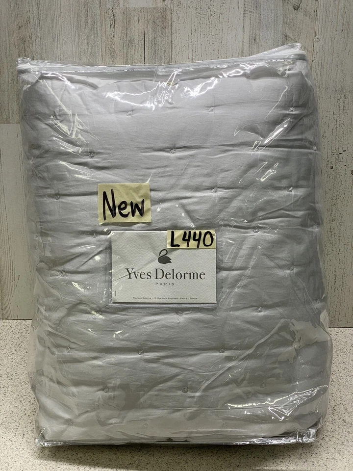 Yves Delorme Triomphe Quilted Full / Queen Coverlet Silver  New - Image 2 of 4