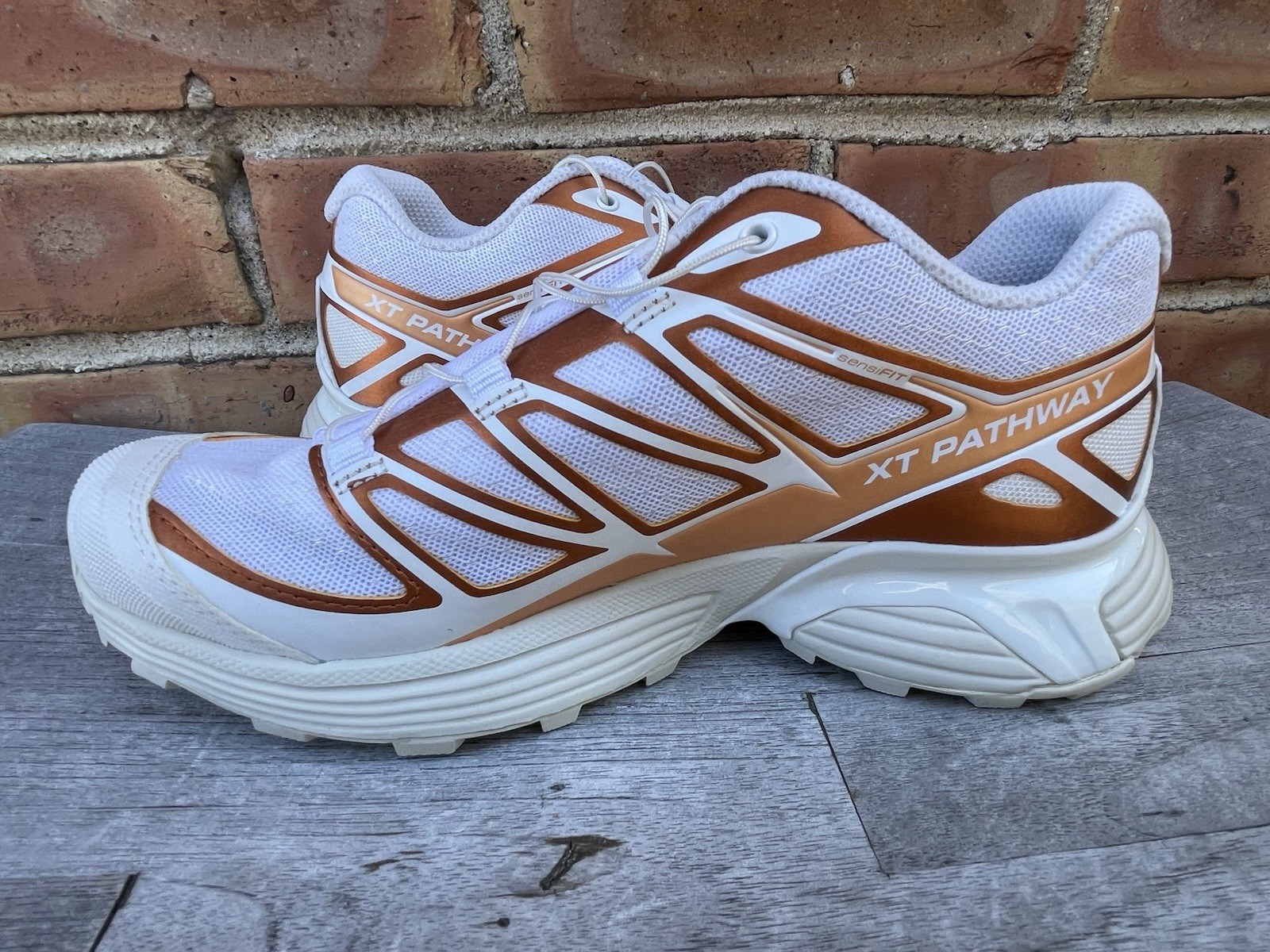 🔥 Salomon • XT Pathway Metallic Hiking Shoes Women’s 5.5 Men’s 4.5 White Copper image 10