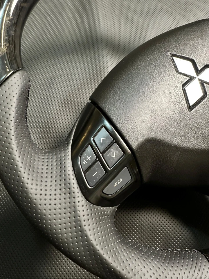 Volante esportivo de fibra de carbono forjada para Mitsubishi Lancer Evolution 07-16 - Imagem 3 de 4