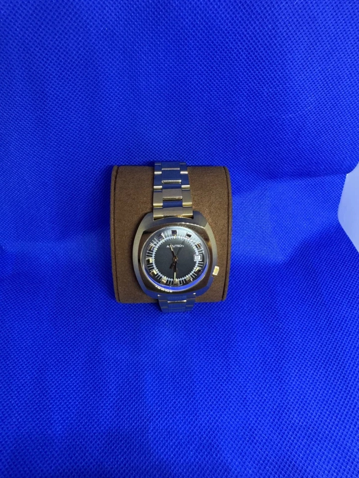 Accutron Legacy автоматический золотистый из нержавеющей стали ограниченного тиража #163/600 - Изображение 3 из 4