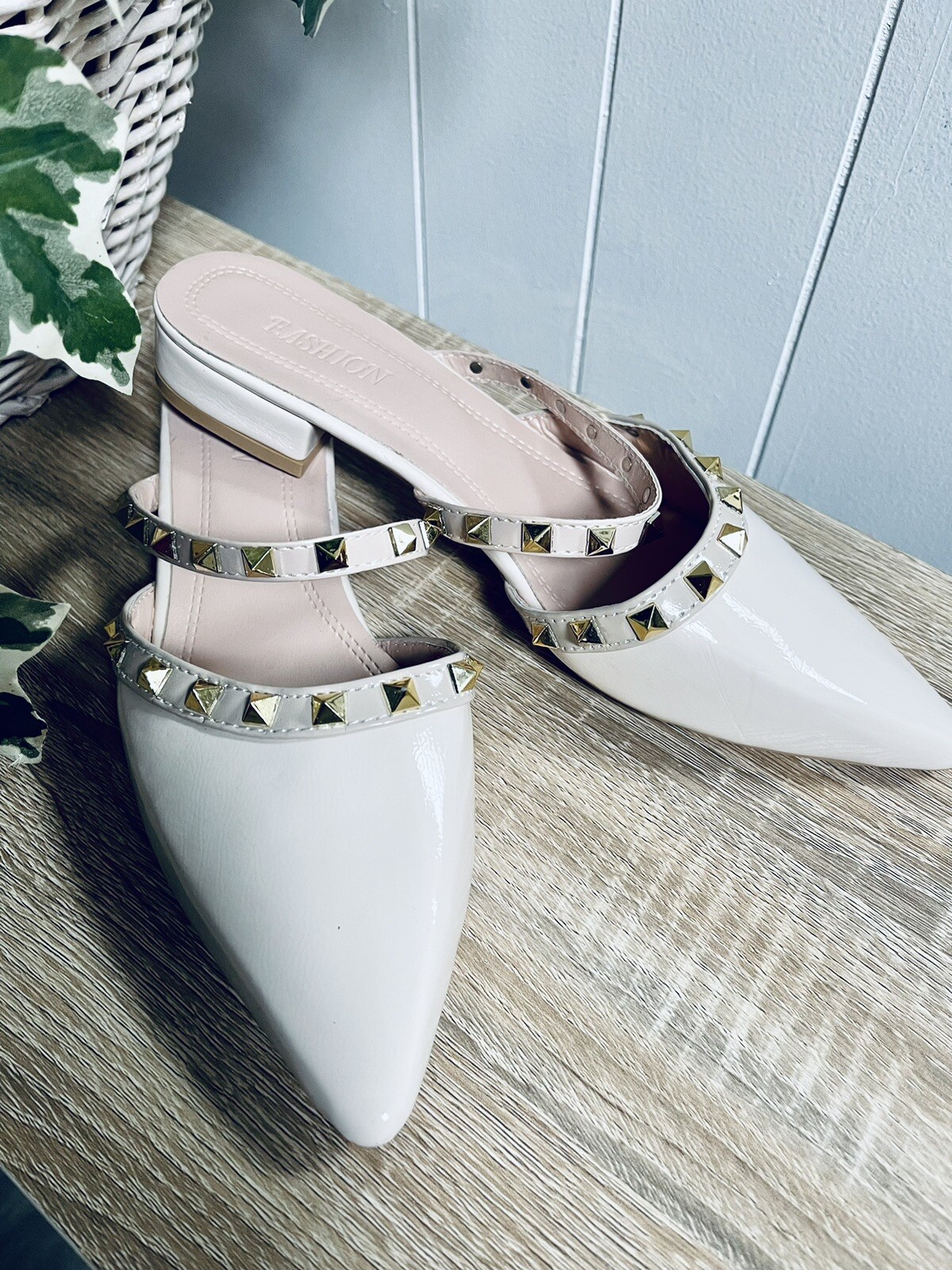 PANTOFOLA D’ORO Nuovissimo sandalo moda beige oro US7 EU39 24 5 cm pantofola piatta in pelle festa