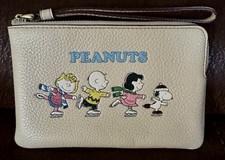 Coach X Peanuts Corner Zip Wristlet Snoopy and Friends CF213 Excellent Shape