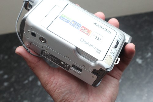 Samsung VP-D101 Handheld Mini DV Camcorder UNTESTED NO CHARGER READ NOTES - Picture 18 of 20