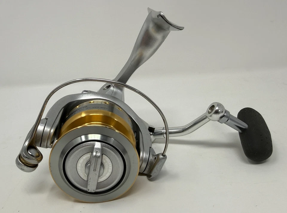 Carrete giratorio ligero de agua dulce cuadro de magnesio Shimano Stradic Mg FB 2500 Foto 2 de 4