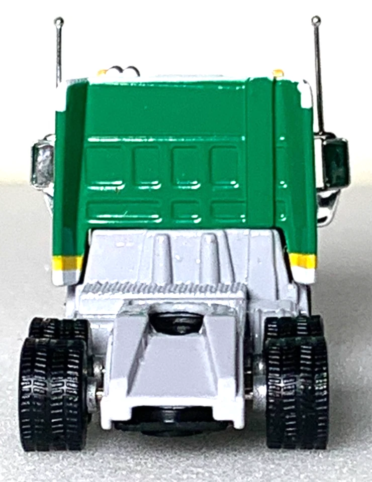 Matchbox BP DAF 3300 Space Cab escala blanco 1:100 inventario # 4829 CCY13-M (S3-4). Foto 4 de 4