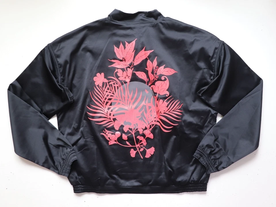 NIKE REVERSIBLE JAPANESE GRAPHIC SATIN RUNNING BOMBER JACKET CJ4976-010 -WOMEN S - Image 2 of 4