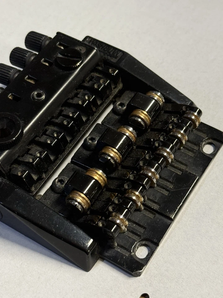 Guitarra Washburn Wonderbar 2001 TremoloBridge Negra Rara De Colección Parte Sin Probar Foto 4 de 4