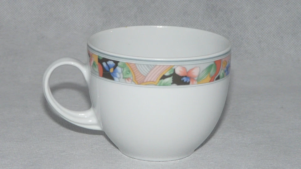 Seltmann Weiden Bavaria Valetta Blumen Schmetterling ..H.. Kaffeetasse 0,21 ltr. - Bild 1 von 1