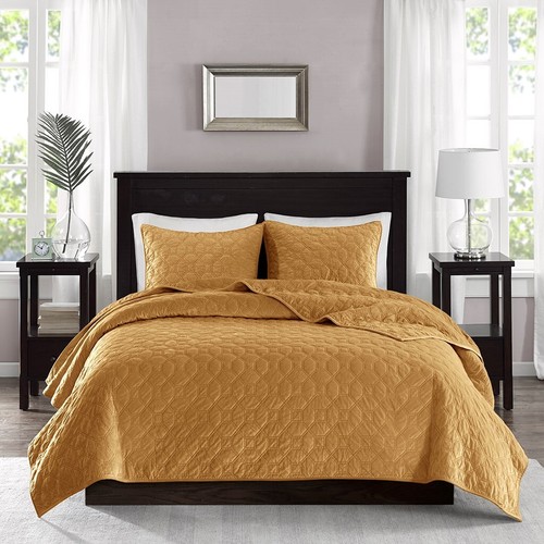 Gracie Mills Gayle 3-Piece Casual Geometric Velvet Quilt Set - Picture 48 of 49