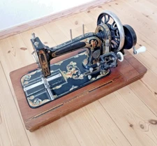 Vtg black floral ornate wood base Victorian manual crank sewing machine untested