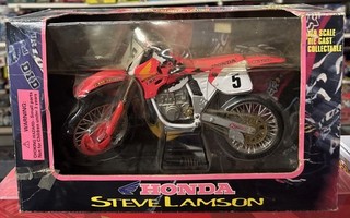 1996 Racing Champions Steve Lamson Honda CR250R 1:9 Scale Motocross Racing