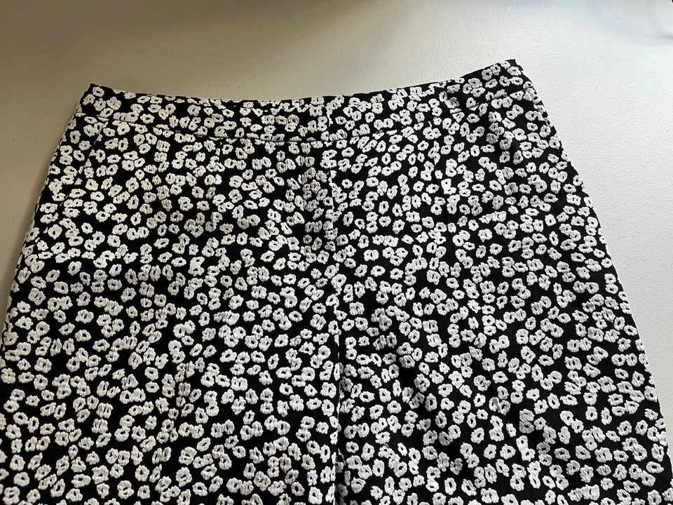 Escada Textured Floral Pants Women's Size 38 US Size 8 Black White - Image 3 of 4