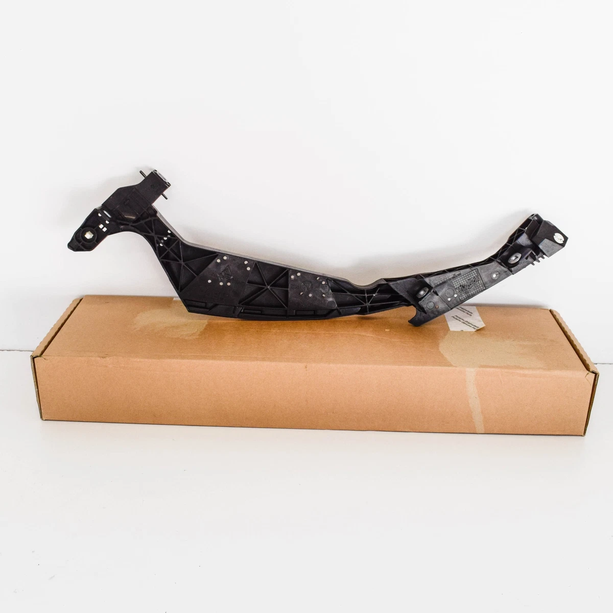 PORSCHE MACAN 95B Front Right Guide Piece Bracket 95B807890C NEW 