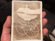 Photo ancienne Bébé  dans un landau a toul dans le 54 - Tirage carton 1892