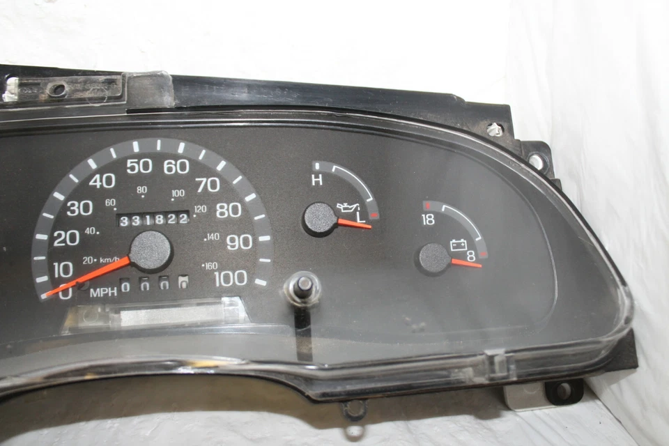 速度表仪表组 2003 福特 E150 E250 E350 E450 范 331,822 英里 — 第 4/4 张图片