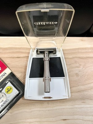 1966 Gillette Slim Adjustable Safety Razor (L2) w/Case & NOS Blade Pack - RARE!