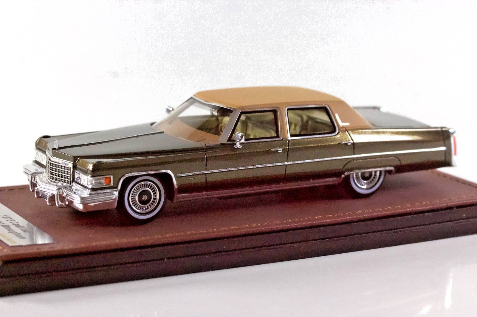 Cadillac Fleetwood Brougham 1976 GLM 1/43 en résine pour collectionneur