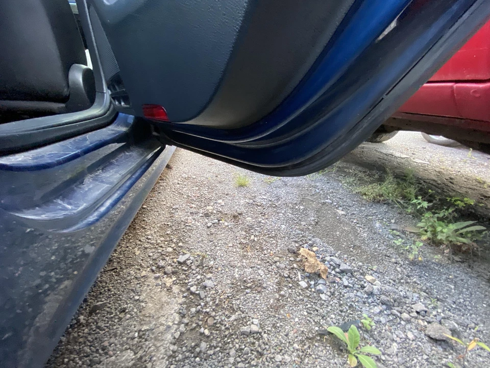 Used Rear Right Door Assembly Rear Side fits: 2015 Volkswagen Jetta Sdn electric - Изображение 3 из 4