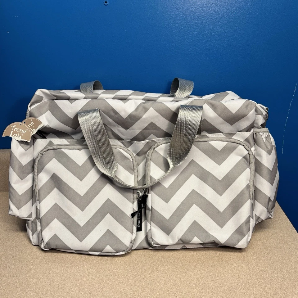 NWT Trend Lab Chevron Deluxe Duffel Diaper Bag, Shoulder Strap Gray White 16x12 - Image 2 of 4