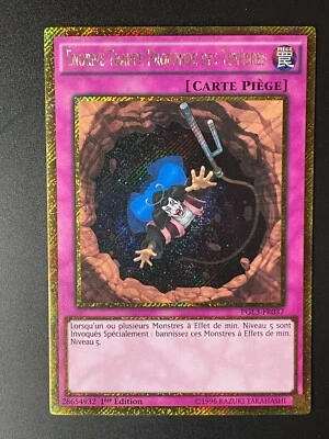 Carte Yu-Gi-Oh Énorme Trappe Profonde des Ténèbres PGL3-FR037 Gold Secret Ed. 1 - Photo 1/2